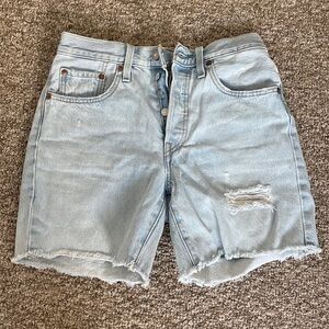 Levi’s 501 Shorts Mid Thigh